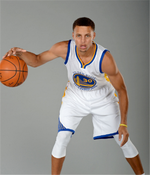 让边路牵制 让边路牵制